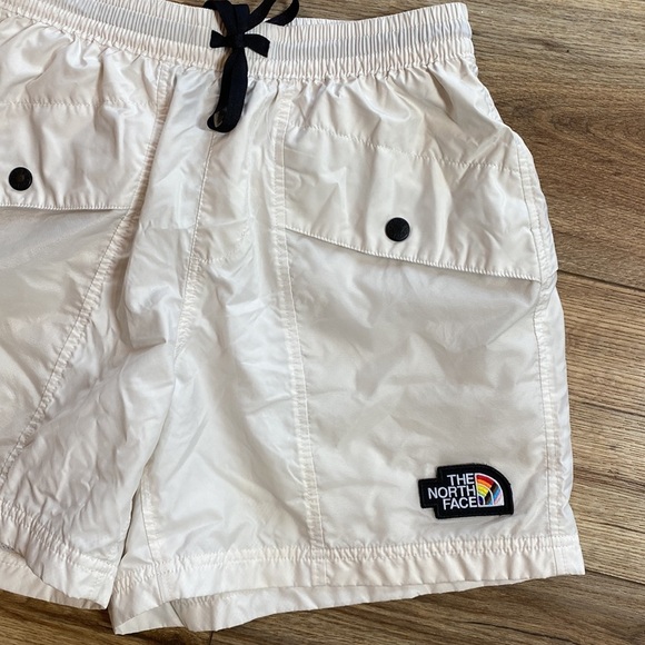 The North Face Outline Shorts in Gardenia White Pride Collection - Picture 3 of 9